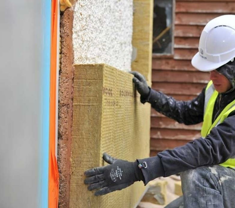 ROCKWOOL External Wall DD Slab insulation has been specifically developed for use within external wall insulation systems. Such systems can considerably enhance both the thermal and acoustic performance of a building.