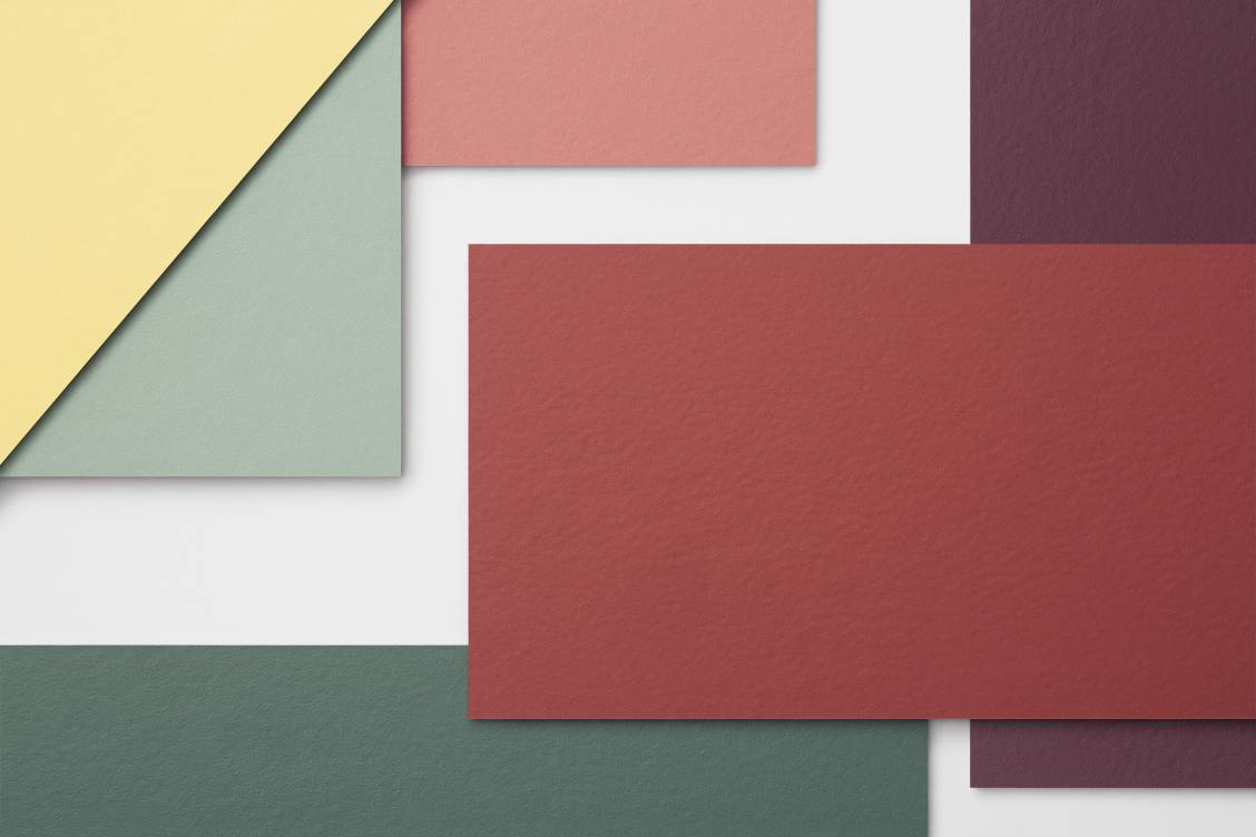 Planea is a naturally dried grey fibre cement board with an opaque, strong surface coating. Strong, vibrant and particularly colour-intensive are also the shades of the colour family, which is composed of two sunny yellows, two refreshing greens and four pastel to dark reds. 