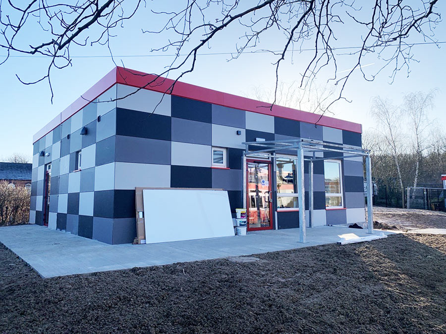 

Sperrin supplied the facade products for this modular building. The building provides an additional classroom space for Poolsbrook Primary Academy in Chesterfield. 

 